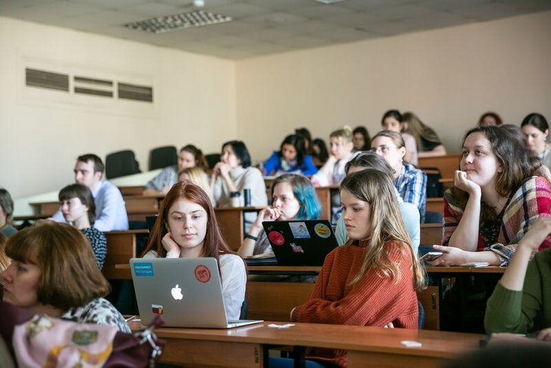 Файл:Students at university.jpg