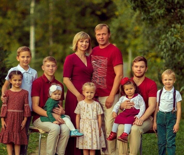 Файл:Large family.jpg